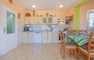 Two-Bedroom Holiday Home In Betiga - Barbariga - 1