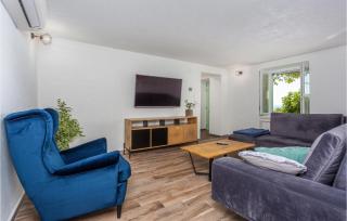 Nice Home In Smrika With Kitchen - Šmrika - 8