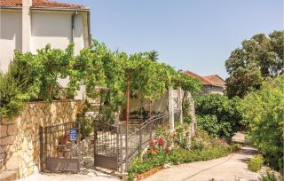Awesome Home In Ploce With Jacuzzi - Ploče - 7
