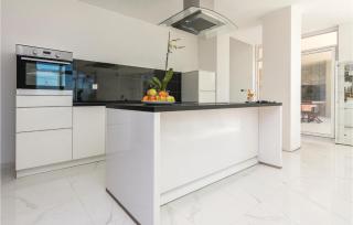 Three-Bedroom Holiday Home In Kozino - Kožino - 1