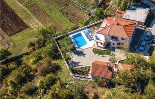 Four-Bedroom Holiday Home In Vinjani Gornji - 2