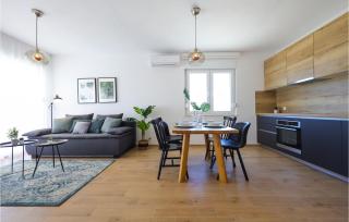 Gorgeous Home In Vrsi - 8