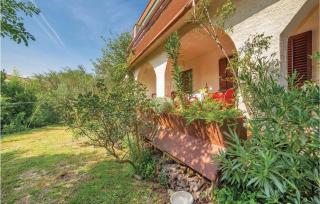 Stunning Apartment In Crikvenica - Crikvenica - 2