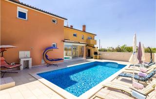 Awesome Home In Vodnjan With Jacuzzi - Vodnjan - 1