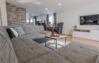 Three-Bedroom Holiday Home In Grubine - Grubine - 4