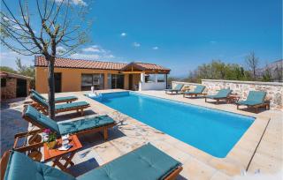 4 Bedroom Pet Friendly Home In Drnis - 1