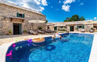Gorgeous Home In Zelengrad With Kitchen - Zelengrad - 3