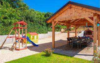 Gorgeous Home In Kamenmost With Jacuzzi - Kamenmost - 3