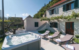 Three-Bedroom Holiday Home In Podgrade - Podgrađe - 1