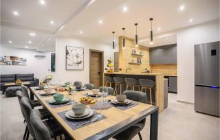 5 Bedroom Beautiful Home In Podstrana - Podstrana - 6