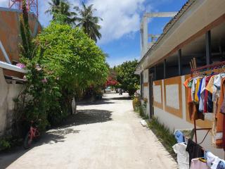 Beach Heaven Maldives - Golden Turtle Guest House - Huraa - 5