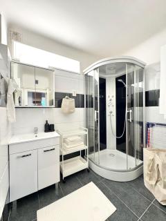 Newly Renovated Apartment at Yppenplatz - 6