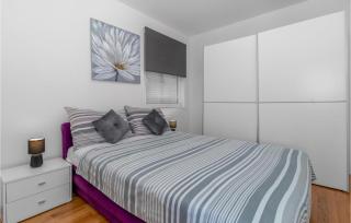 2 Bedroom Lovely Apartment In Dramalj - 4