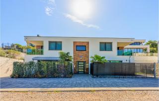 Awesome Apartment In Malinska With Wifi - Malinska - 0