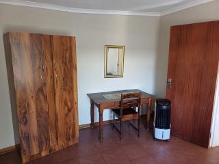 Susanna's Self catering 2 bedroom apartment - 6