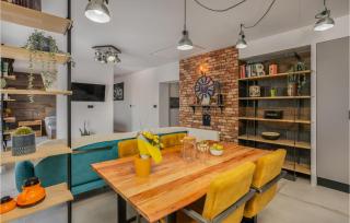 Nice Apartment In Mundanije - 8