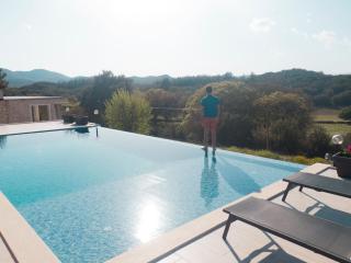 Stone house with private infinity pool - - 8