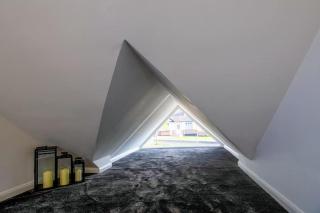 Luxury 4-Bedroom High-End Home, Includes Jacuzzi and Pool Table - Northwood - 5
