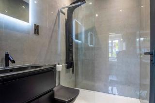 Luxury 4-Bedroom High-End Home, Includes Jacuzzi and Pool Table - Northwood - 4