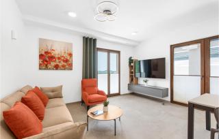 4 Bedroom Amazing Home In Kadumi - Kadumi - 7