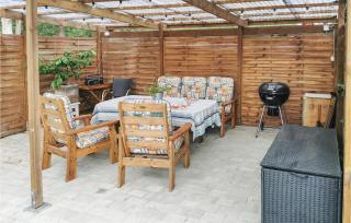 2 Bedroom Nice Home In Borrby - 1
