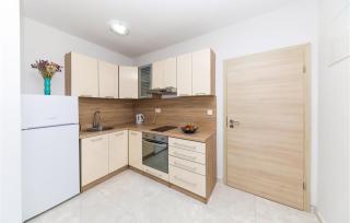 Amazing Apartment In Vinisce - Vinišće - 9