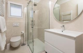 1 Bedroom Stunning Apartment In Kampor - 2