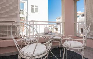 Amazing Apartment In Makarska - Makarska (Macarsca) - 2