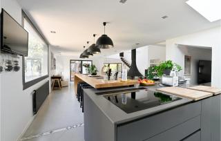 Nice Home In St-Bauzille-De-Montmel - 7