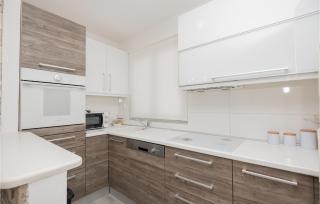 Amazing Apartment In Makarska - Makarska (Macarsca) - 5