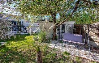 4 Bedroom Awesome Home In Villars - 9