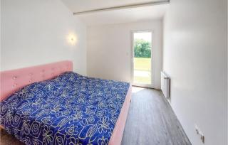 Awesome Home In Saint Vincent Sur Jard - Saint-Vincent-sur-Jard - 2