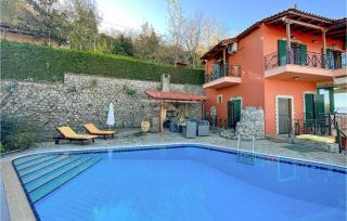 Beautiful Home With Pool - 3