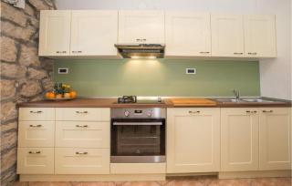 Lovely Apartment In Porec With Wifi - Poreč - 2