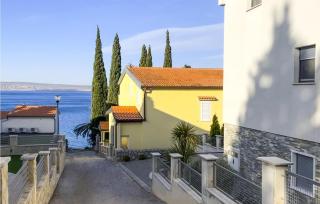 9 Bedroom Awesome Home In Starigrad - 2