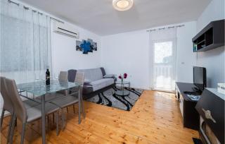 2 Bedroom Lovely Apartment In Pula - 7