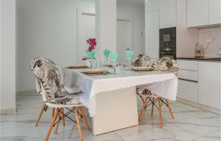 Lovely Apartment In Torrevieja - Torrevieja - 1
