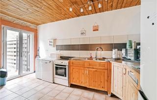 2 Bedroom Lovely Apartment In Codognan - Codognan - 6
