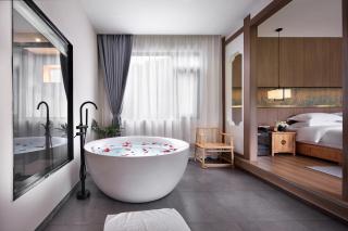 The Giggling Tree - 9