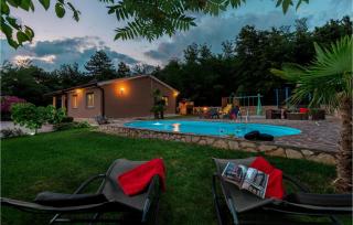 Nice Home In Snasici With Jacuzzi - Mali Turini - 2