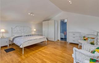 3 Bedroom Stunning Apartment In Peroj - Peroj - 4