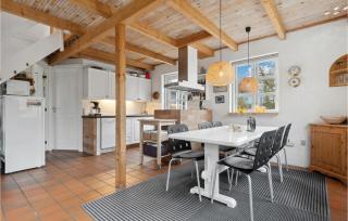 3 Bedroom Amazing Home In Fur - 3