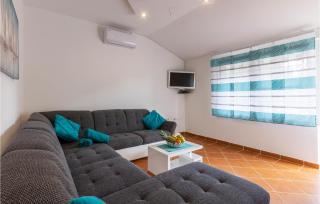 1 Bedroom Nice Apartment In Pavicini - 6