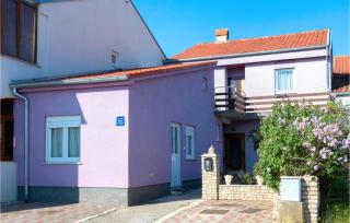 2 Bedroom Lovely Apartment In Pula - 0