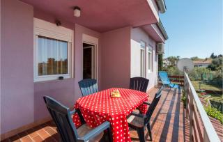 2 Bedroom Lovely Apartment In Pula - Pula - 9