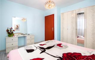 2 Bedroom Lovely Apartment In Pula - 1