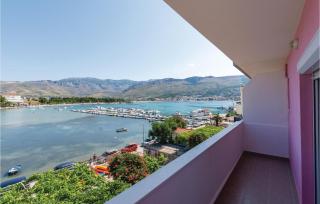 Four-Bedroom Holiday Home In Stobrec - 4