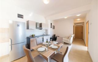 2 Bedroom Stunning Apartment In Divulje - Divulje - 7