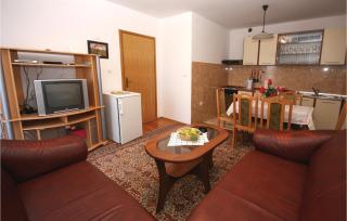 Three-Bedroom Apartment In Peroj - Peroj - 2
