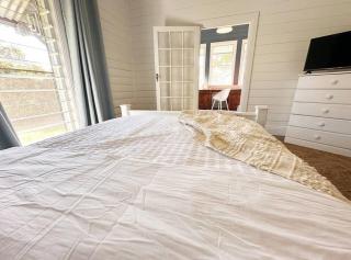 Byron Soul - Waterfront 3BR w Deck - Views - 3